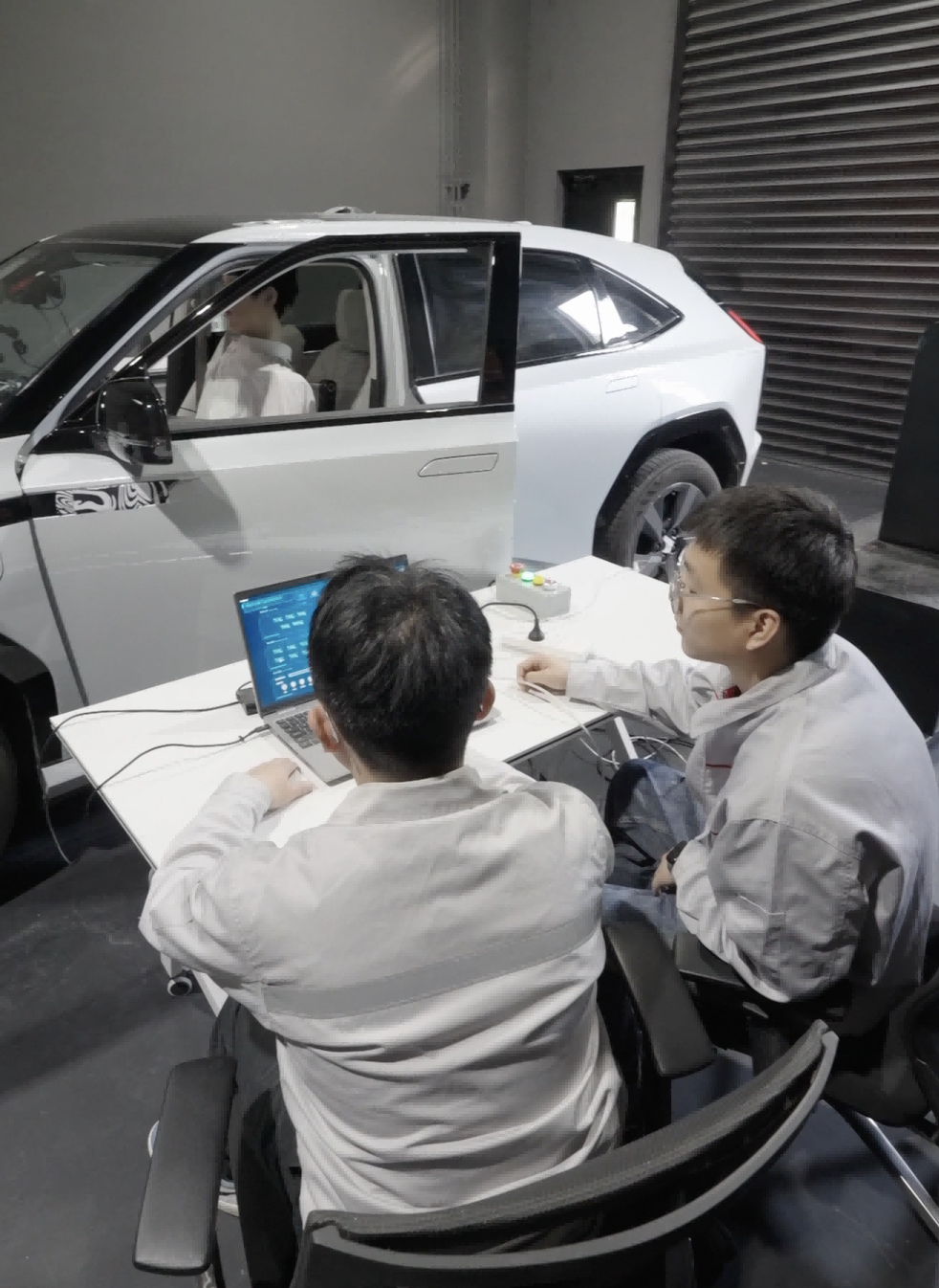 联汽车测试员如何给智能网联汽车“把脉问诊”？pg电子试玩新质生产力 职业新观察丨智能网(图5)